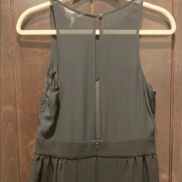 Elegant Black Lace Dress - Picture 4 of 4